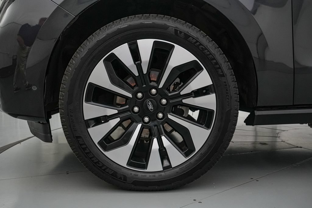 Certified 2025 Ford Expedition Platinum w/ Driver's Package AWD/4WD image 10