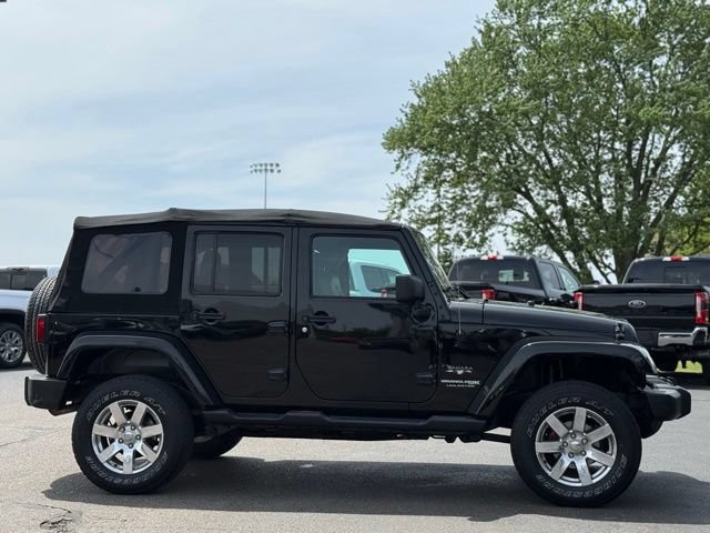 Used 2018 Jeep Wrangler Unlimited Sahara AWD/4WD image 34
