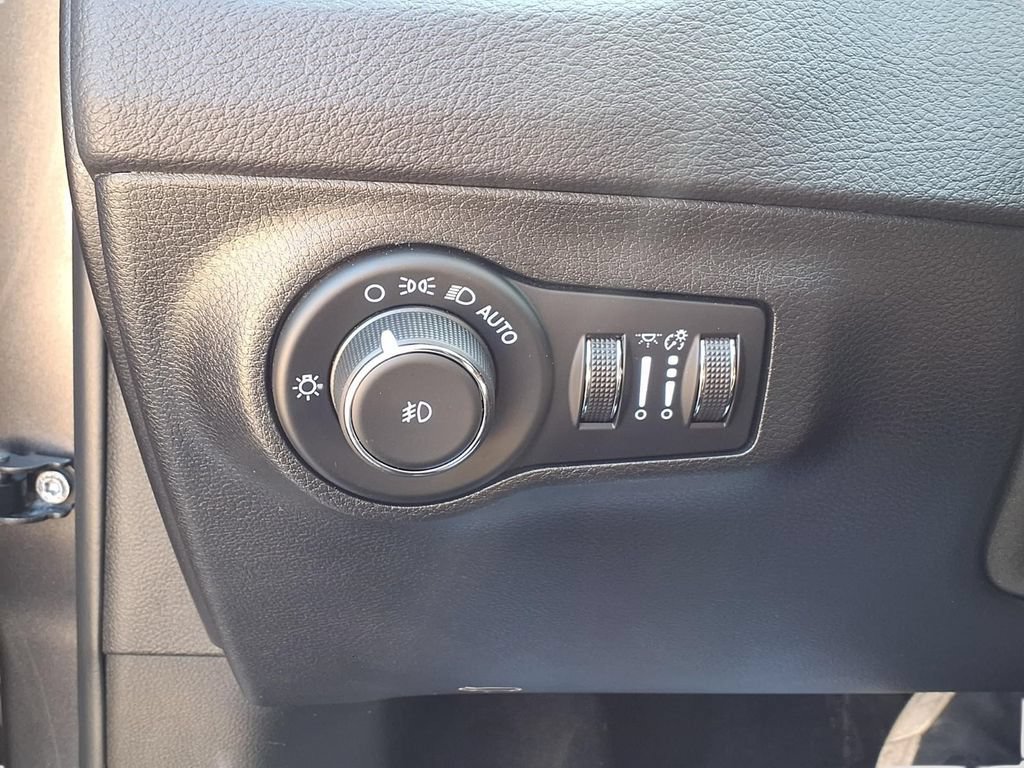 Used 2021 Jeep Compass Latitude FWD image 19