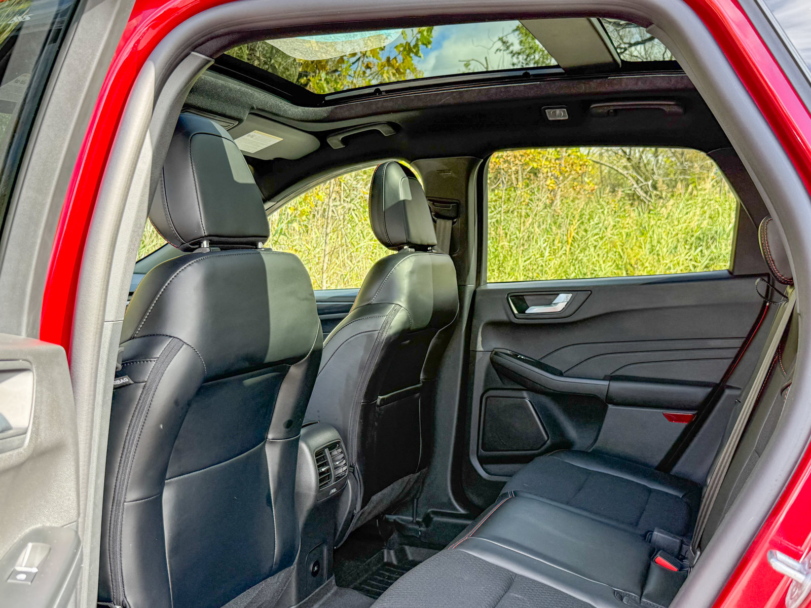 Certified 2025 Ford Escape ST-Line w/ Tech Pack #1 AWD/4WD image 19