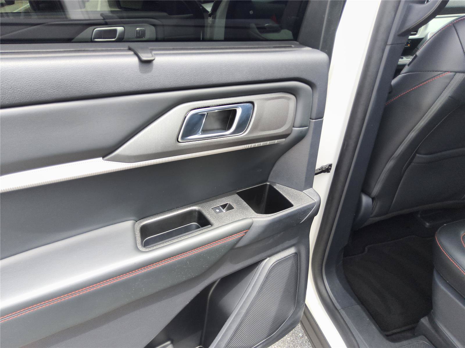 Certified 2025 Ford Explorer ST-Line w/ Premium Package RWD image 20
