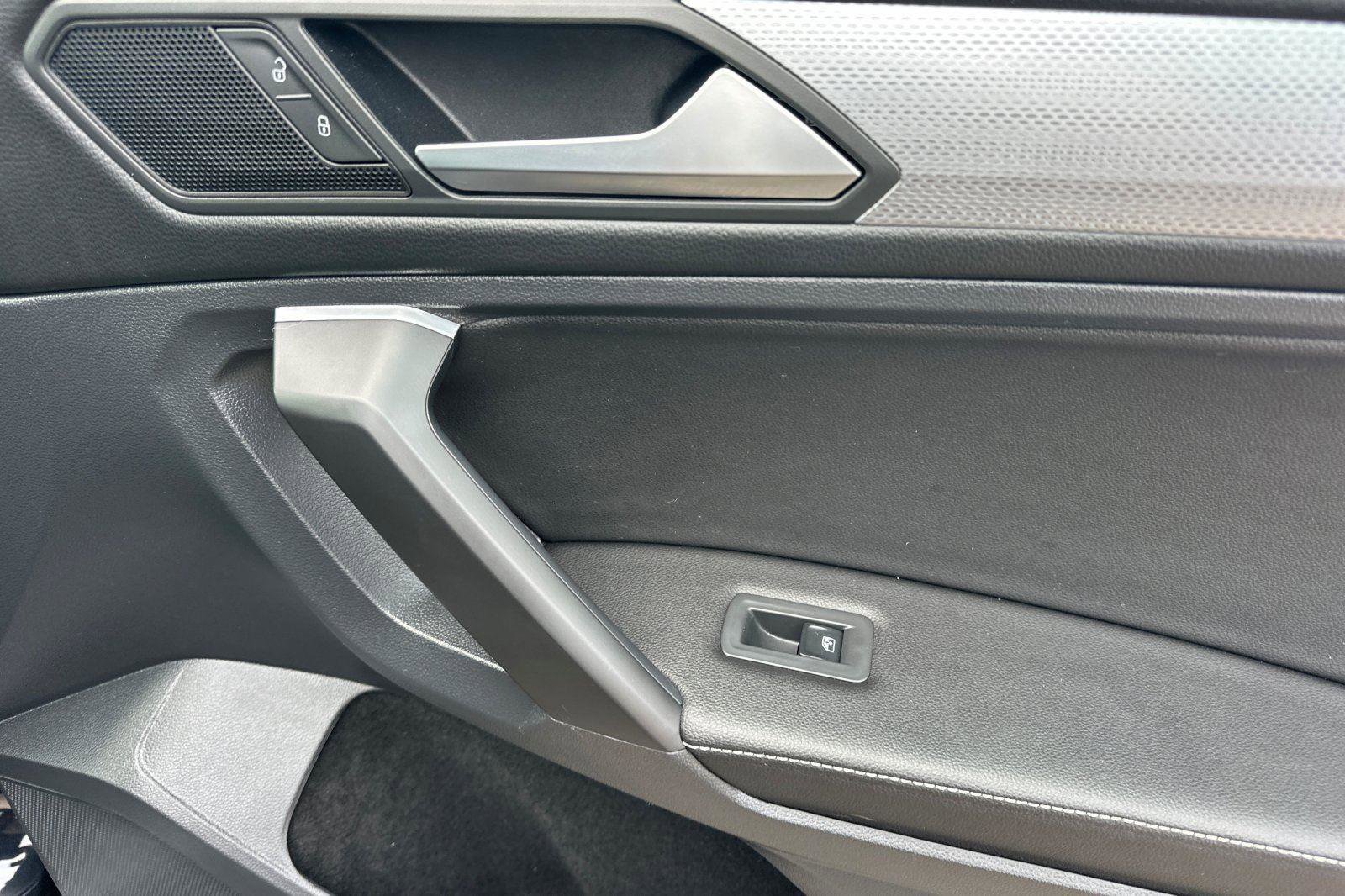 Used 2022 Volkswagen Tiguan S image 19