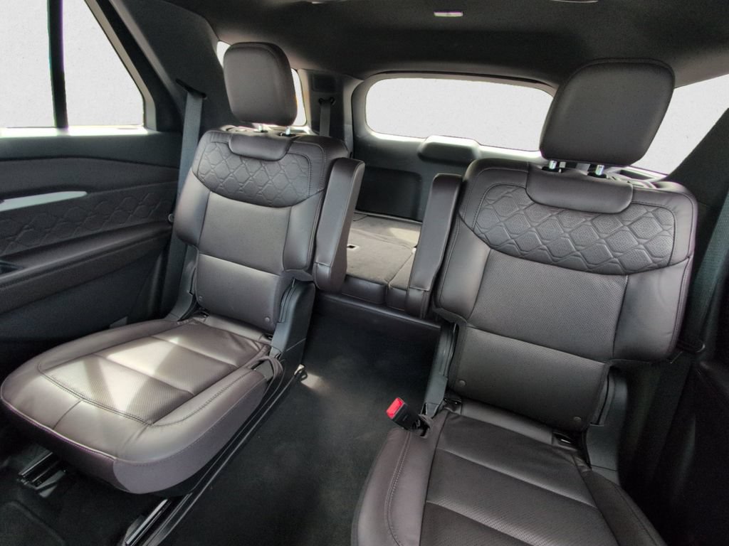 Certified 2025 Ford Explorer Platinum w/ LUX Leather Package AWD/4WD image 13
