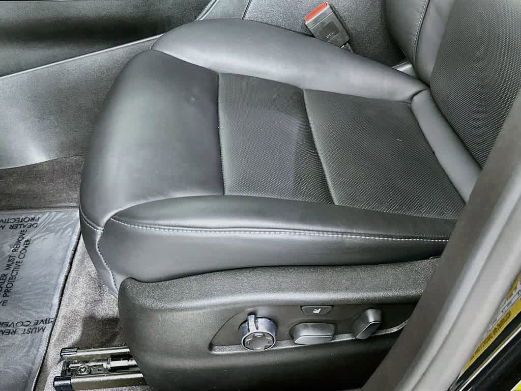 Used 2023 Cadillac XT4 Premium Luxury w/ Technology Package FWD image 30