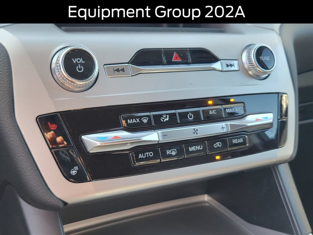 Certified 2022 Ford Explorer XLT w/ Equipment Group 202A AWD/4WD image 27