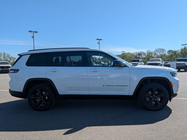 Used 2023 Jeep Grand Cherokee L Limited w/ Black Appearance Package AWD/4WD image 2