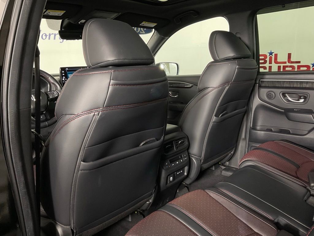Used 2025 Honda Pilot Black Edition image 15