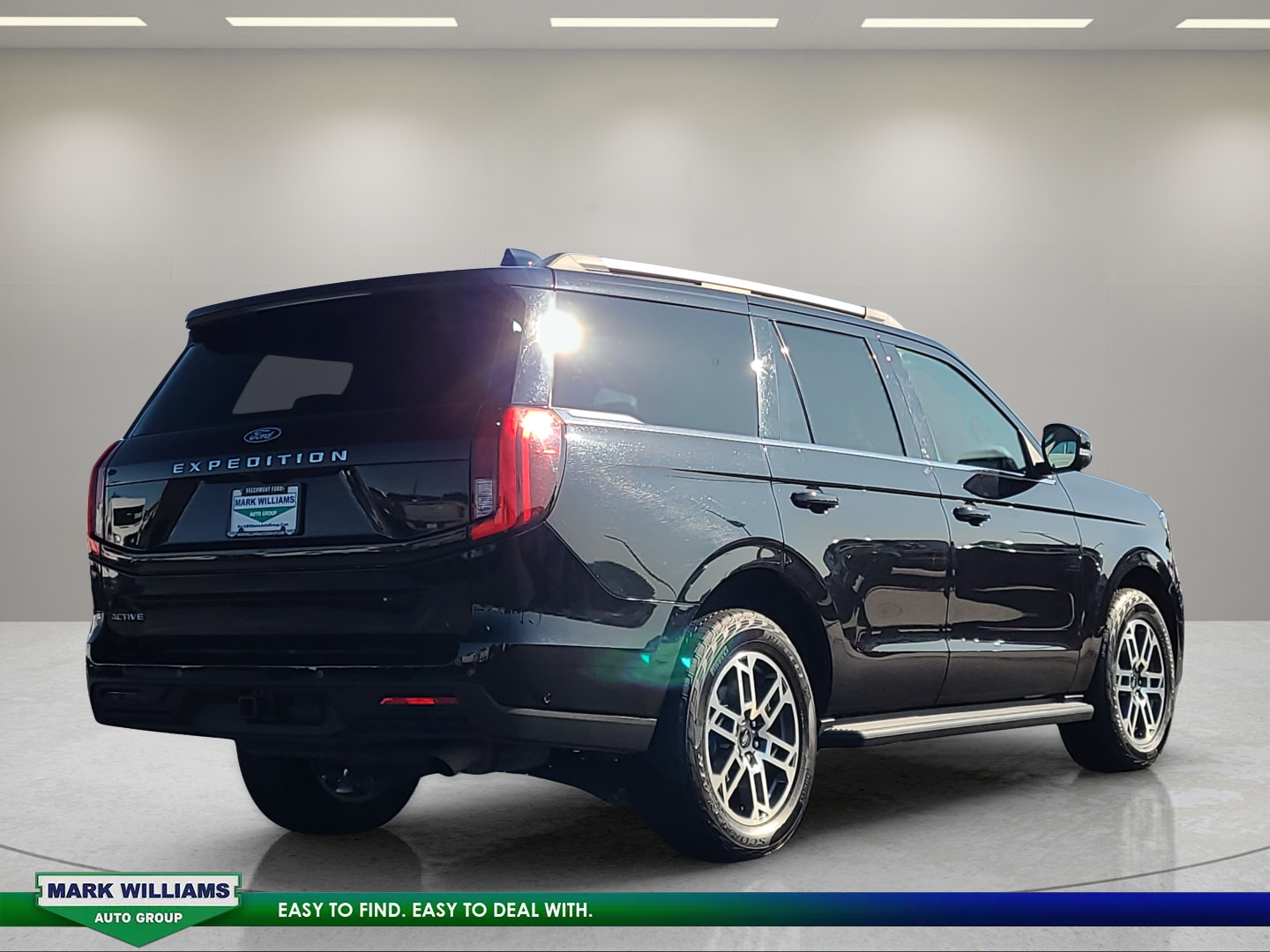 Certified 2025 Ford Expedition Active AWD/4WD image 4