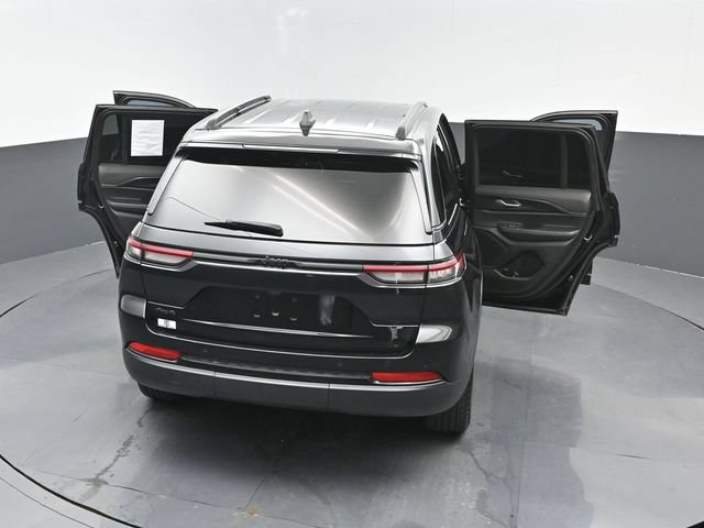 Used 2025 Jeep Grand Cherokee Altitude AWD/4WD image 27