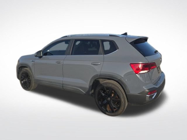 Used 2022 Volkswagen Taos SEL w/ Panoramic Sunroof Package FWD image 5