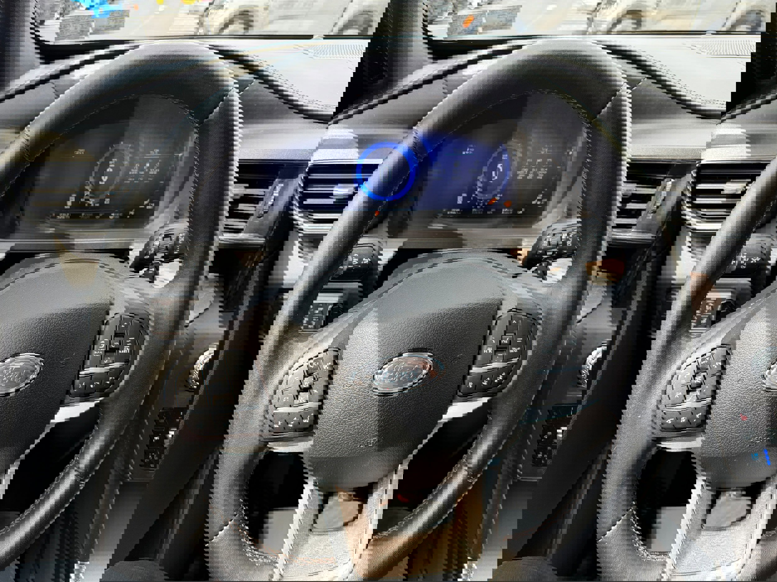 Certified 2020 Ford Explorer Platinum w/ Premium Technology Package image 18