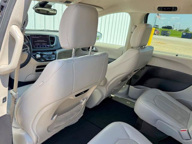 Used 2021 Chrysler Pacifica Touring-L FWD image 14