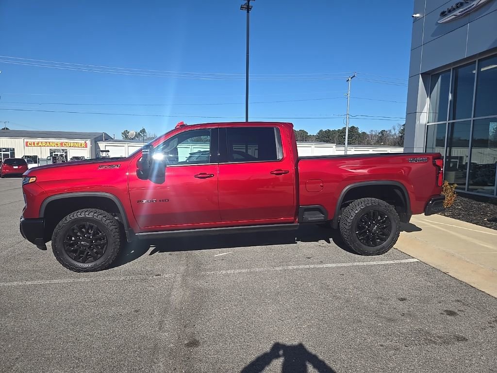 Used 2025 Chevrolet Silverado 2500 LTZ w/ LTZ Plus Package image 3