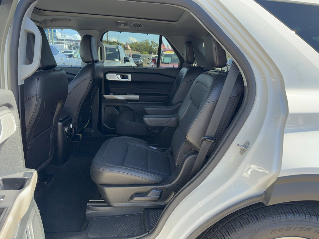 Certified 2022 Ford Explorer Limited w/ Limited Technology Package RWD image 12