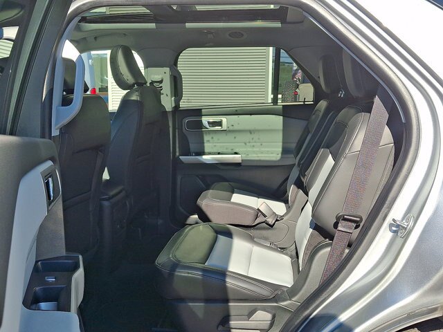 Certified 2022 Ford Explorer XLT w/ Equipment Group 202A AWD/4WD image 11