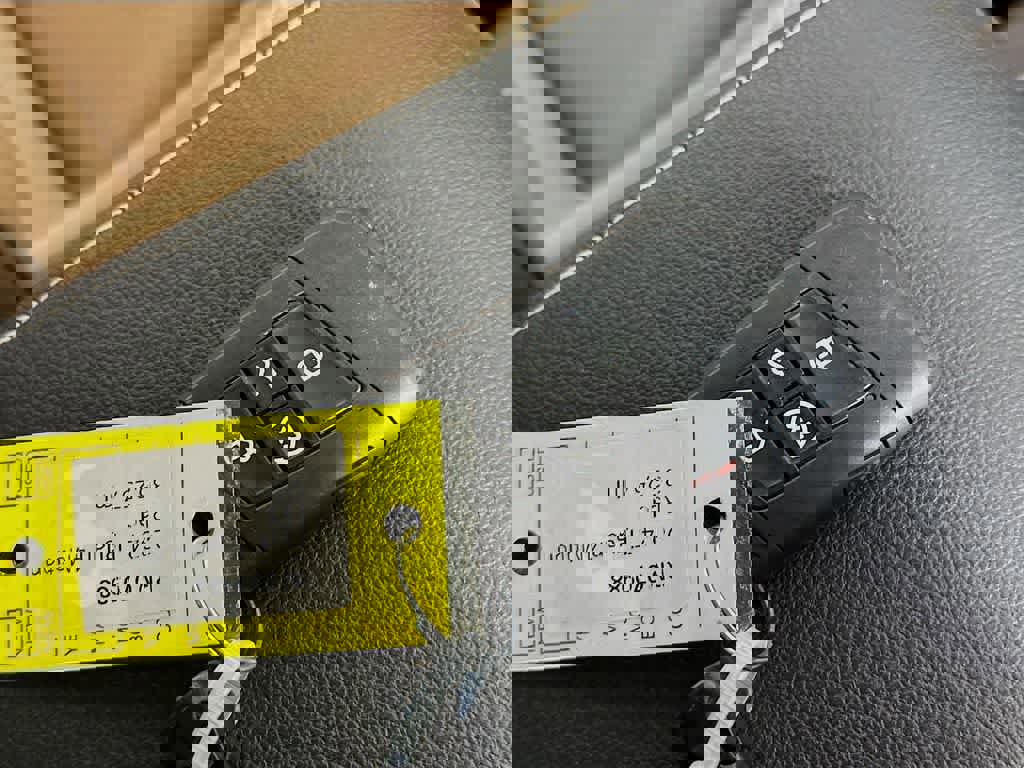 Used 2024 Volkswagen Tiguan SE R-Line image 25