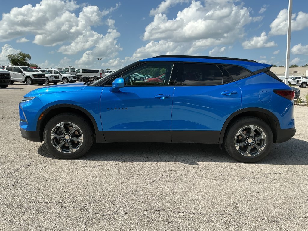 Used 2024 Chevrolet Blazer LT w/ Convenience Package FWD image 2
