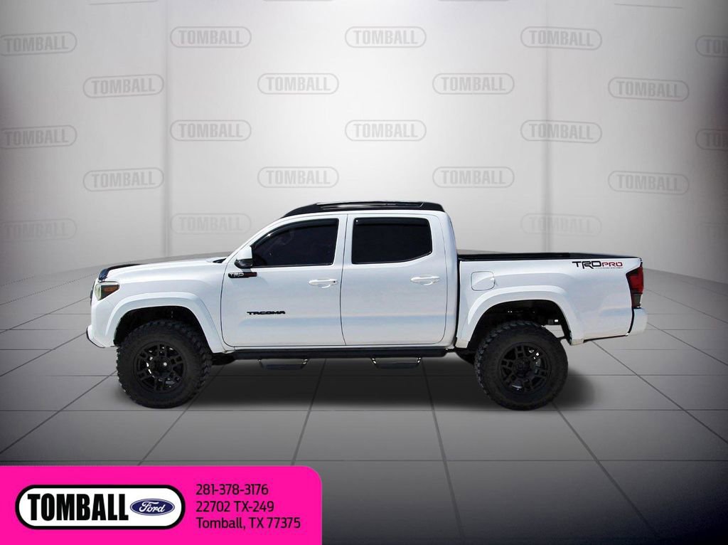 Used 2018 Toyota Tacoma SR5 RWD image 4