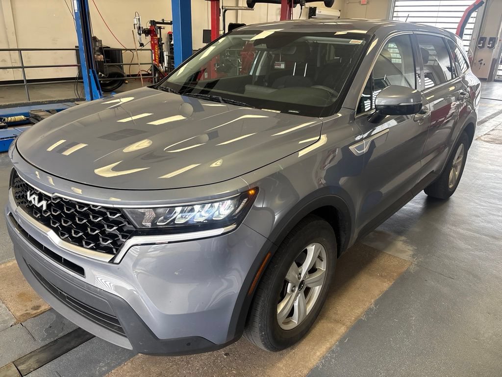 Used 2022 Kia Sorento LX FWD image 2