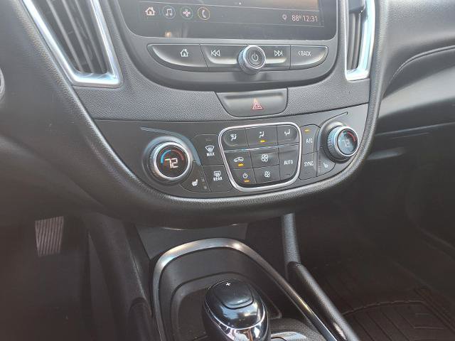 Used 2019 Chevrolet Malibu LT w/ Leather Package FWD image 14