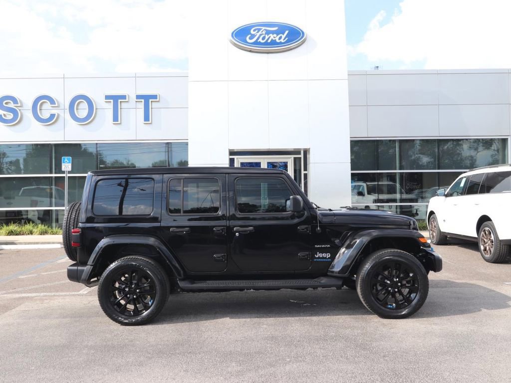 Used 2023 Jeep Wrangler Unlimited Sahara image 6