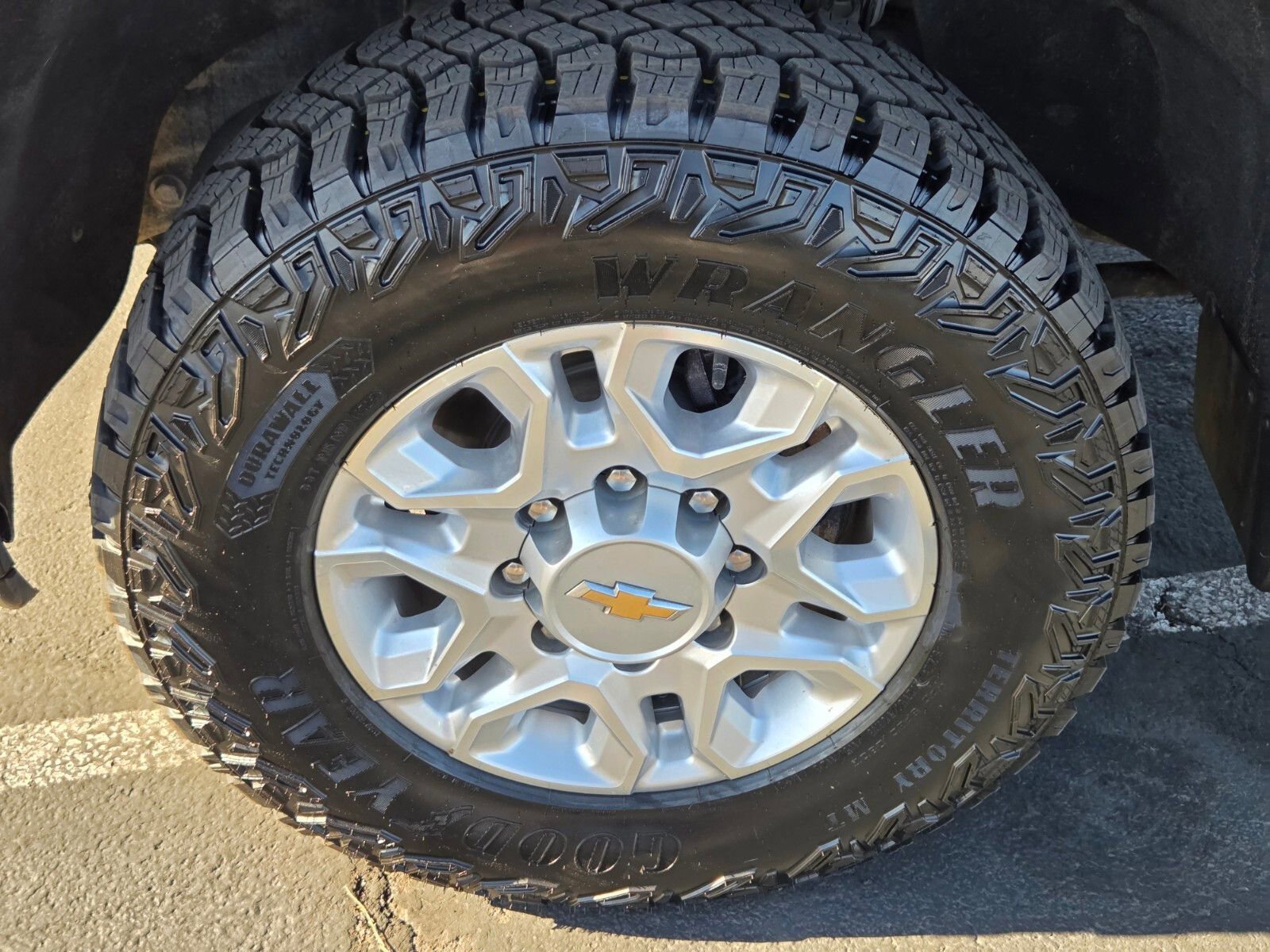 Used 2021 Chevrolet Silverado 2500 LT w/ Z71 Off-Road Package image 9