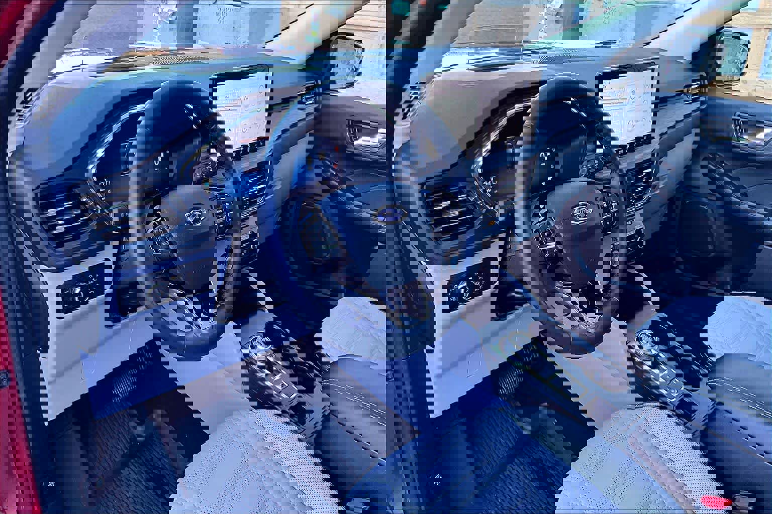 Certified 2023 Ford Escape SE w/ PHEV Premium Package image 18