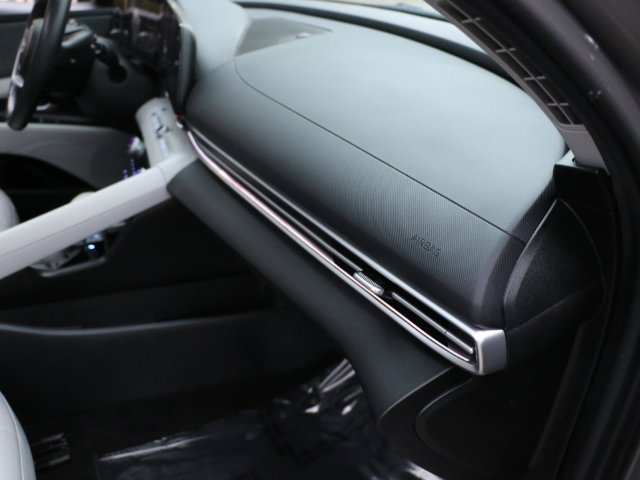Used 2024 Hyundai Elantra Limited FWD image 11
