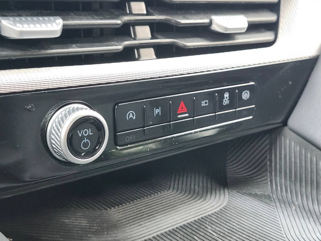 Certified 2025 Ford Explorer Active AWD/4WD image 26