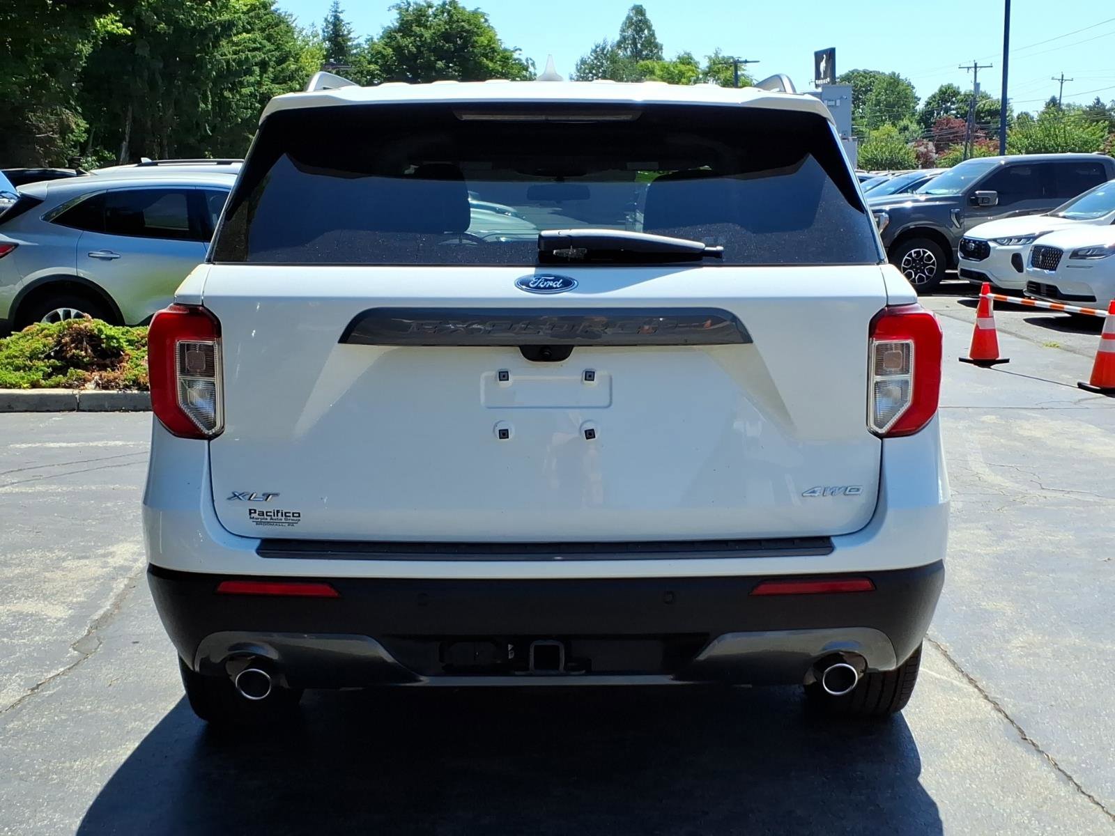 Certified 2023 Ford Explorer XLT w/ Equipment Group 202A AWD/4WD image 5