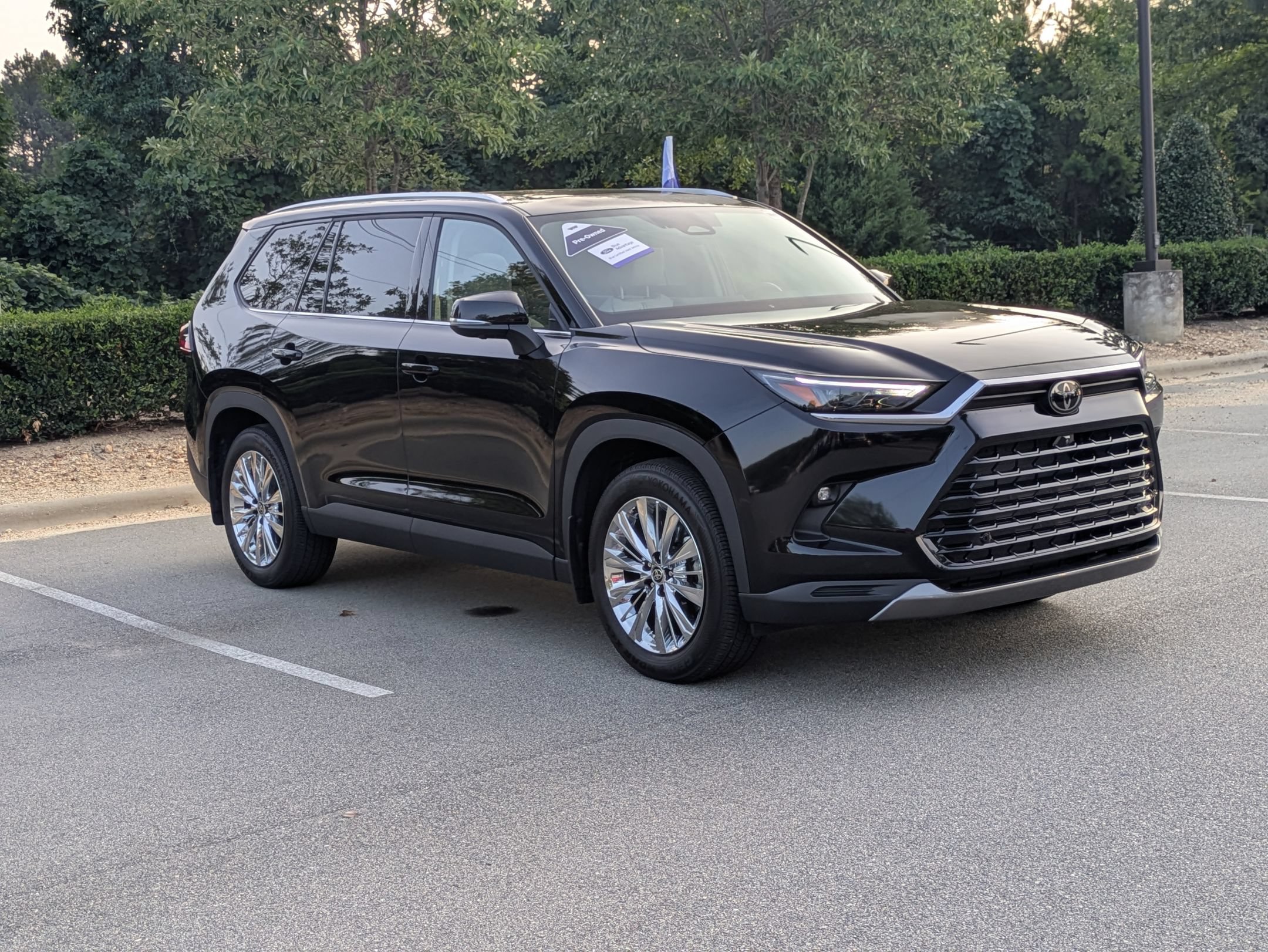 Used 2025 Toyota Grand Highlander AWD image 2