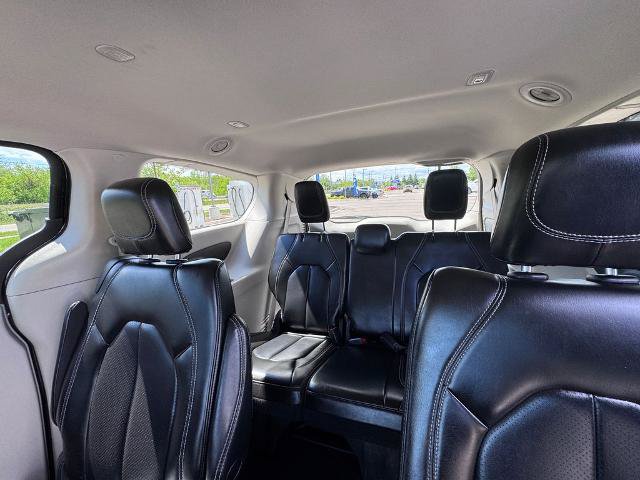 Used 2023 Chrysler Pacifica Touring-L FWD image 24