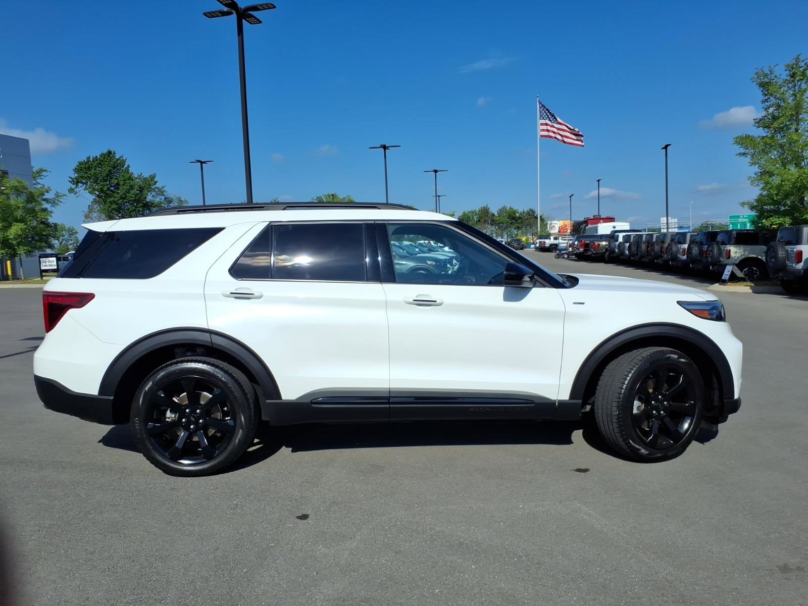 Certified 2024 Ford Explorer ST-Line w/ Class IV Trailer Tow Package AWD/4WD image 2
