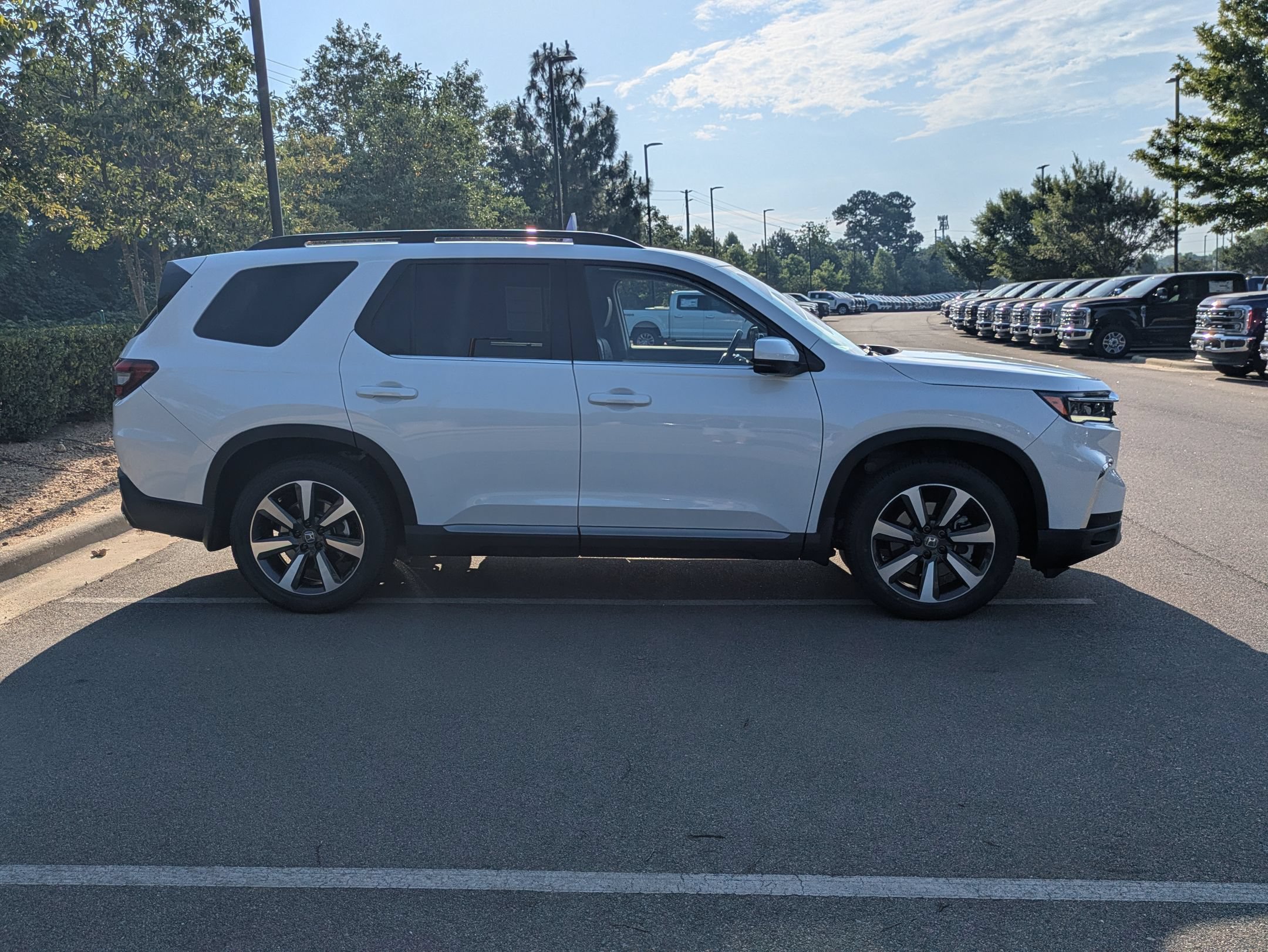 Used 2024 Honda Pilot Touring image 3