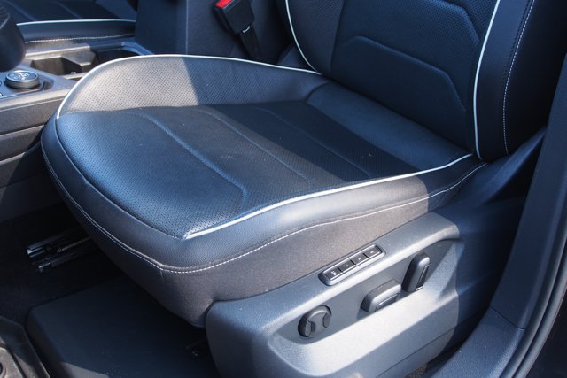 Used 2022 Volkswagen Tiguan SEL R-Line AWD/4WD image 19