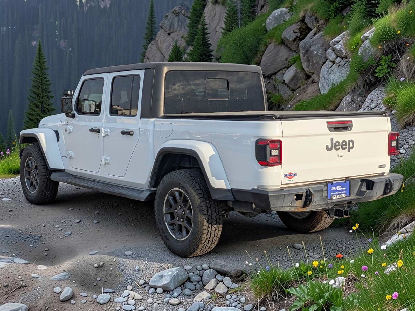 Used 2020 Jeep Gladiator Overland AWD/4WD image 4