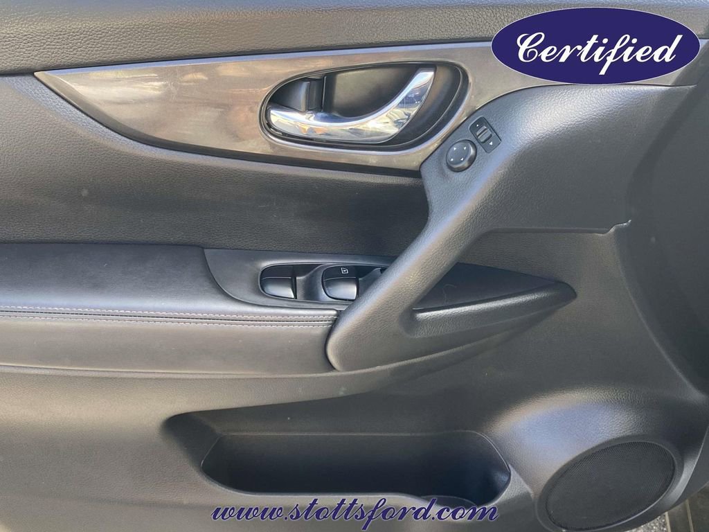 Used 2018 Nissan Rogue SV AWD/4WD image 17