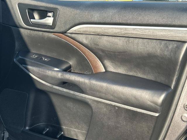 Used 2018 Toyota Highlander Limited w/ Protection Package #3 AWD/4WD image 27