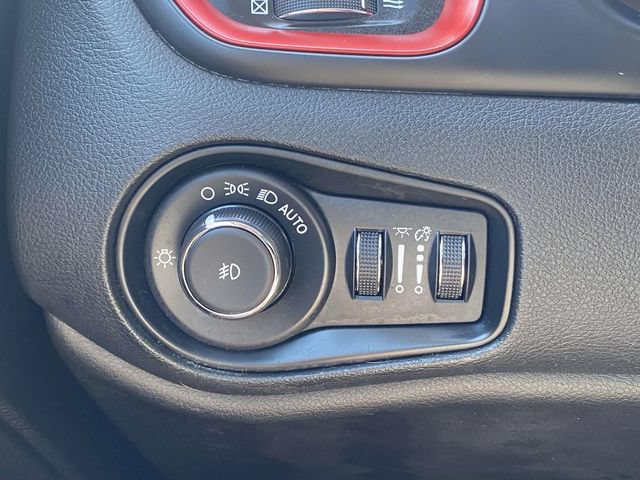 Used 2023 Jeep Renegade Trailhawk w/ Trailhawk Elite Group AWD/4WD image 19