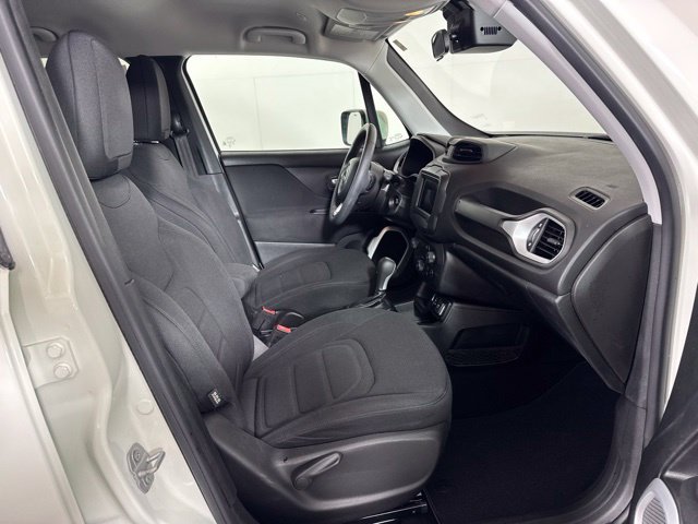 Used 2018 Jeep Renegade Latitude FWD image 4