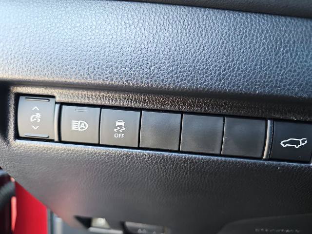 Used 2021 Toyota Venza LE AWD/4WD image 24
