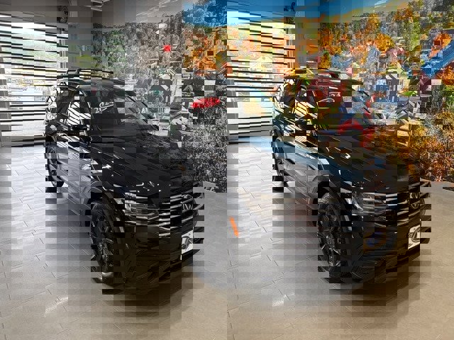 Used 2024 Volkswagen Tiguan SE image 9