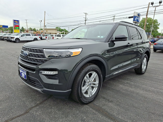 Certified 2023 Ford Explorer XLT w/ Equipment Group 202A AWD/4WD image 3