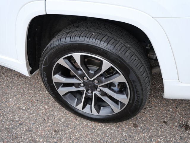 Used 2022 Jeep Grand Cherokee L Overland w/ Luxury Tech Group IV AWD/4WD image 8