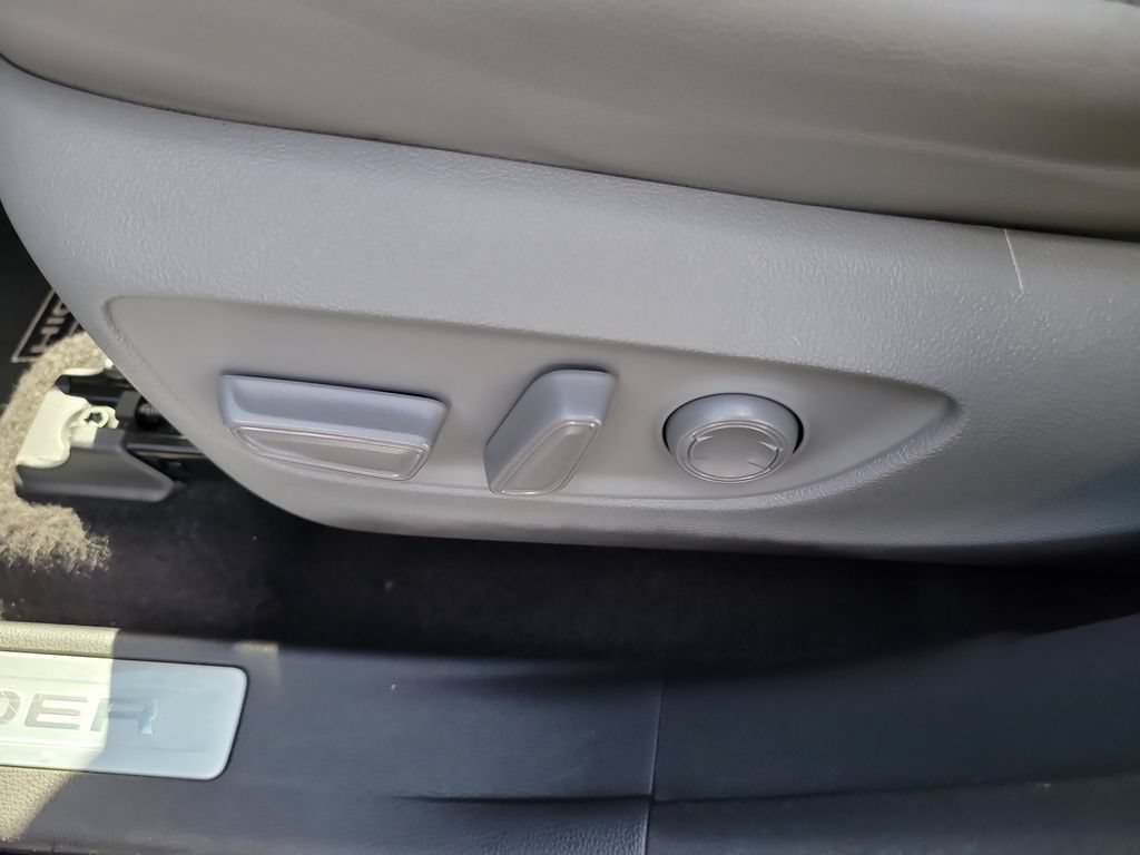 Used 2023 Toyota Highlander Limited FWD image 20