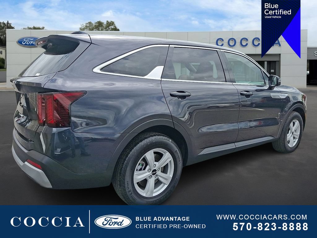 Used 2025 Kia Sorento LX FWD image 4