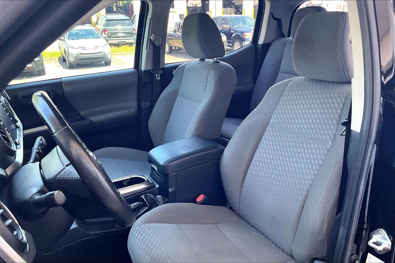 Used 2021 Toyota Tacoma SR5 RWD image 8