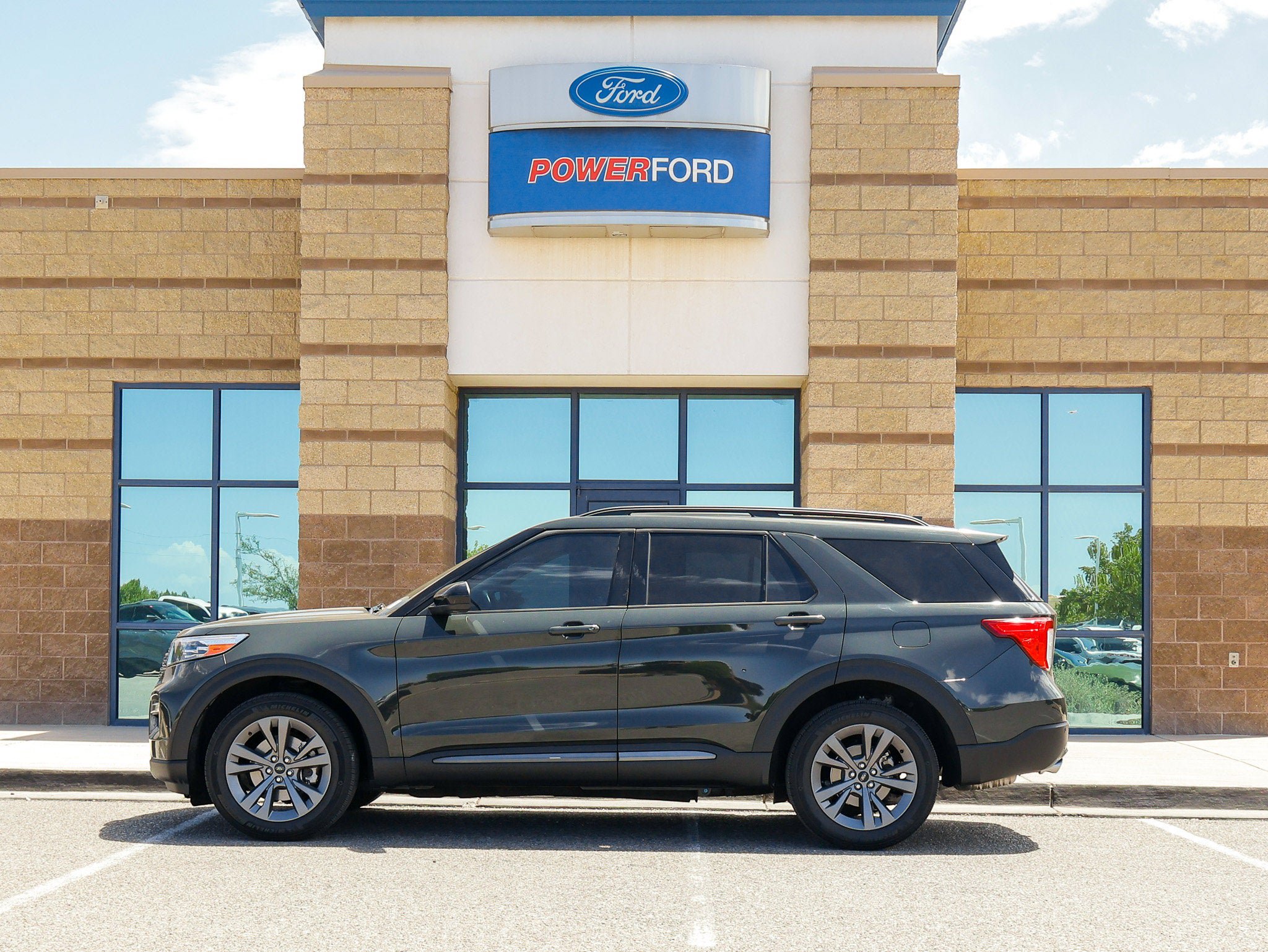 Certified 2023 Ford Explorer XLT w/ Equipment Group 202A AWD/4WD image 9