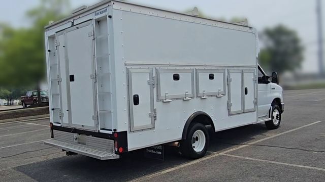 Certified 2017 Ford E-450 and Econoline 450 Super Duty w/ Power Windows & Locks Group RWD image 9