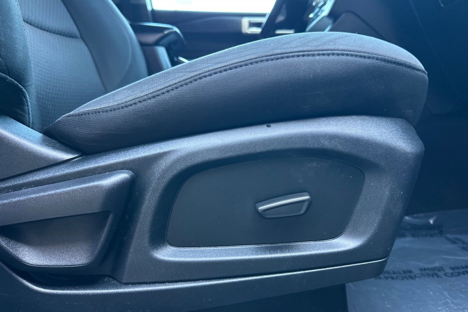 Certified 2023 Ford Explorer XLT RWD image 24